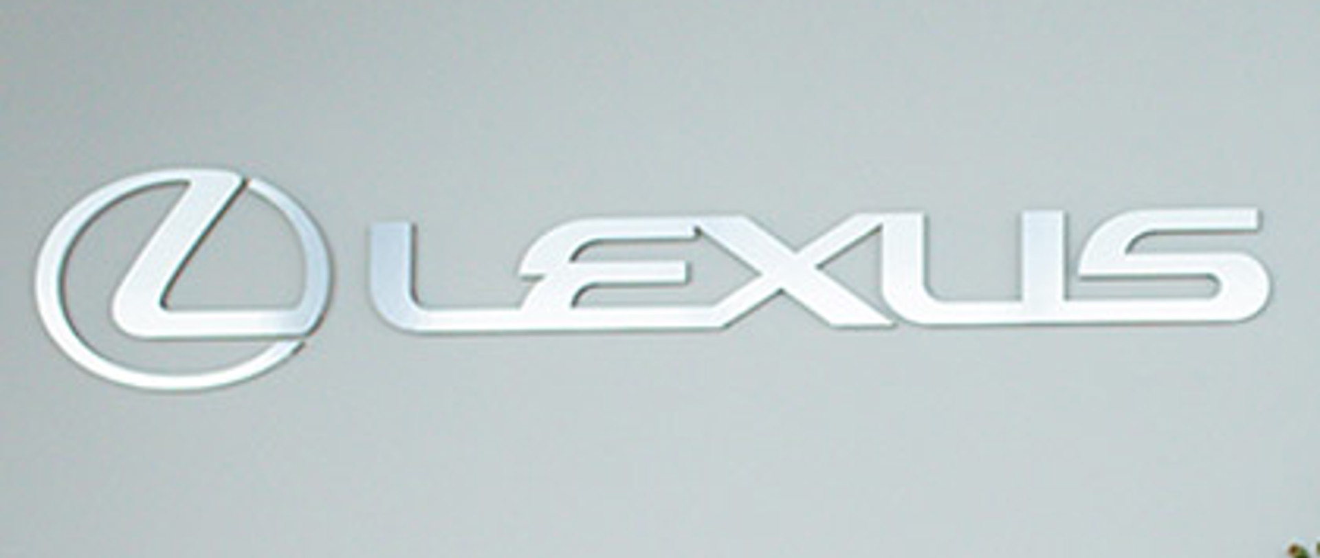 INTRODUCING LEXUS